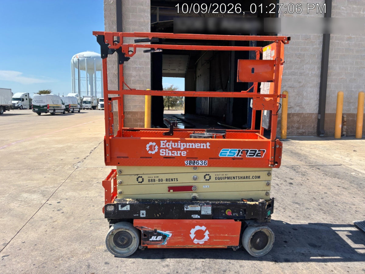 2023 JLG ES1932