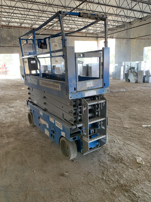 2019 Genie GS-2632 Folding rails with half height swing gate