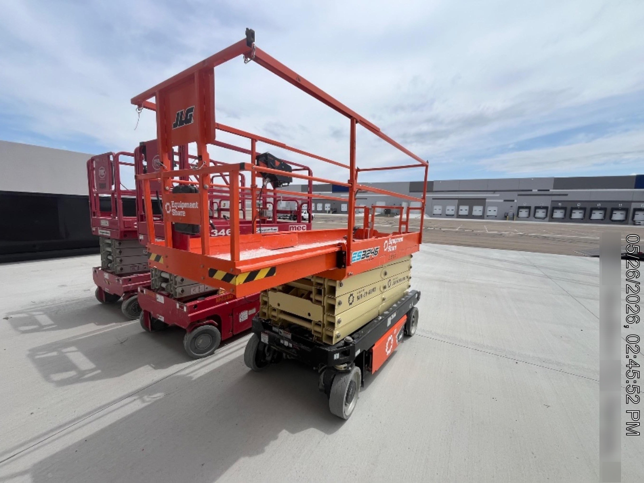 2022 JLG ES3246