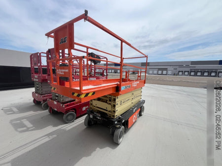 2022 JLG ES3246