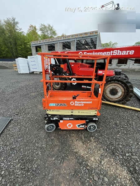 2022 JLG ES1330L