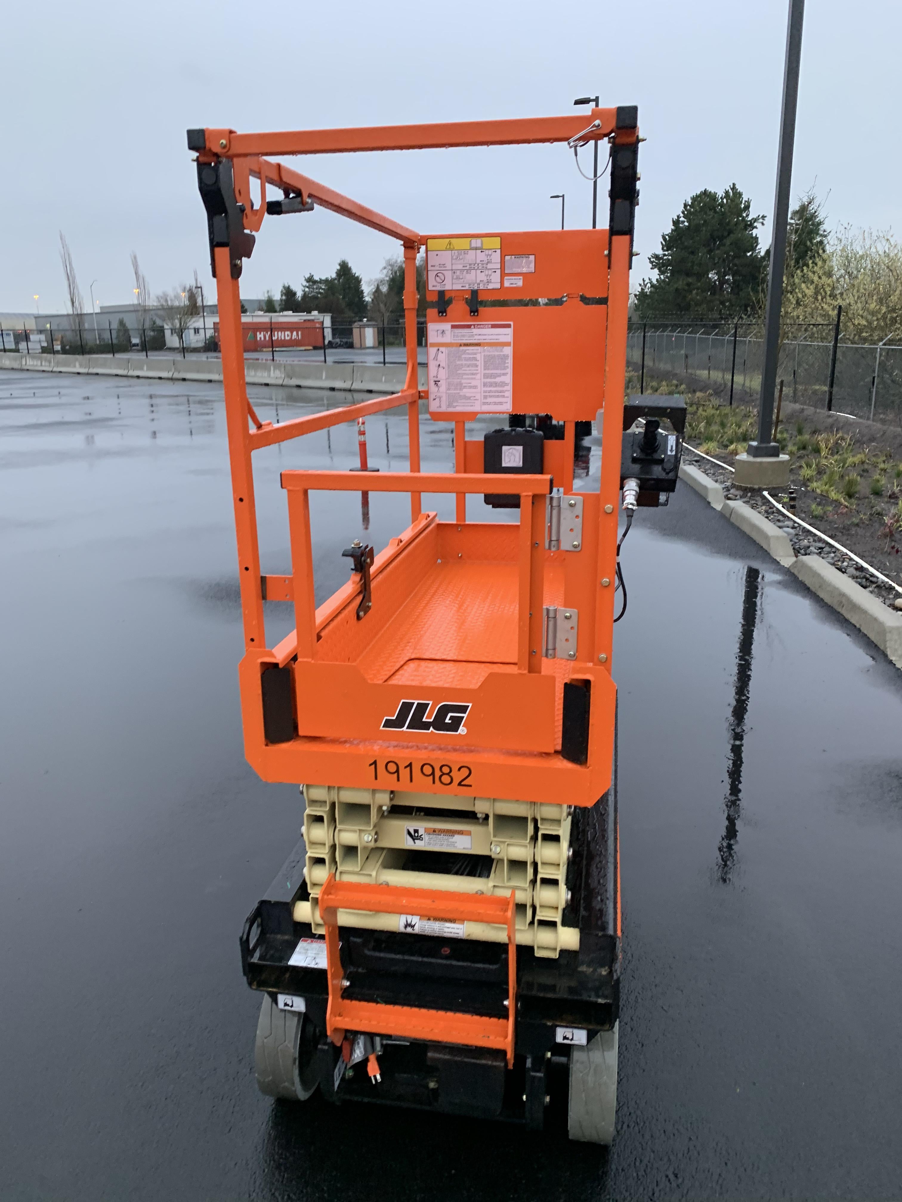2021 JLG ES1932