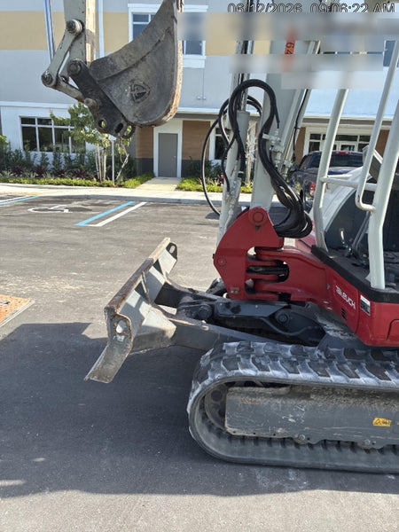 2023 TAKEUCHI TB250-2R
