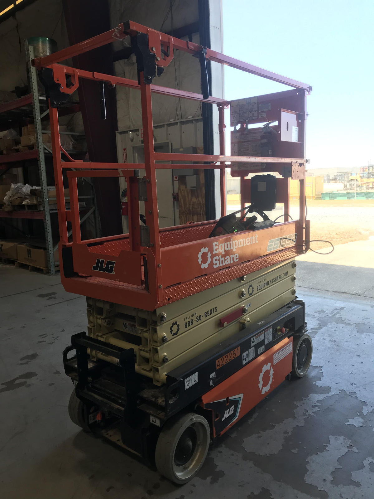 2024 JLG ES1932