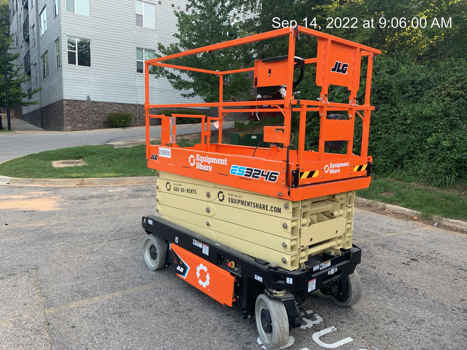 2022 JLG ES3246
