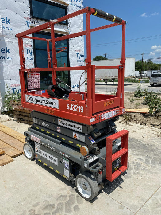 2020 Skyjack SJIII-3219 Solid NM Tires, Half height spring hinged entry gate, Dual Beacons, 800W Inverter