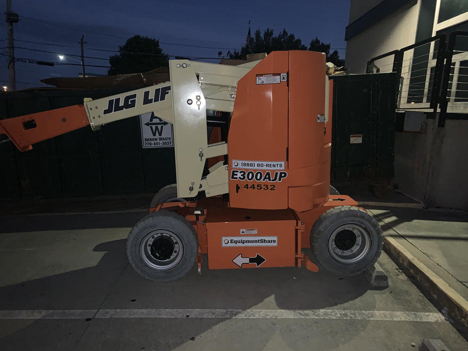 2019 JLG E300AJP