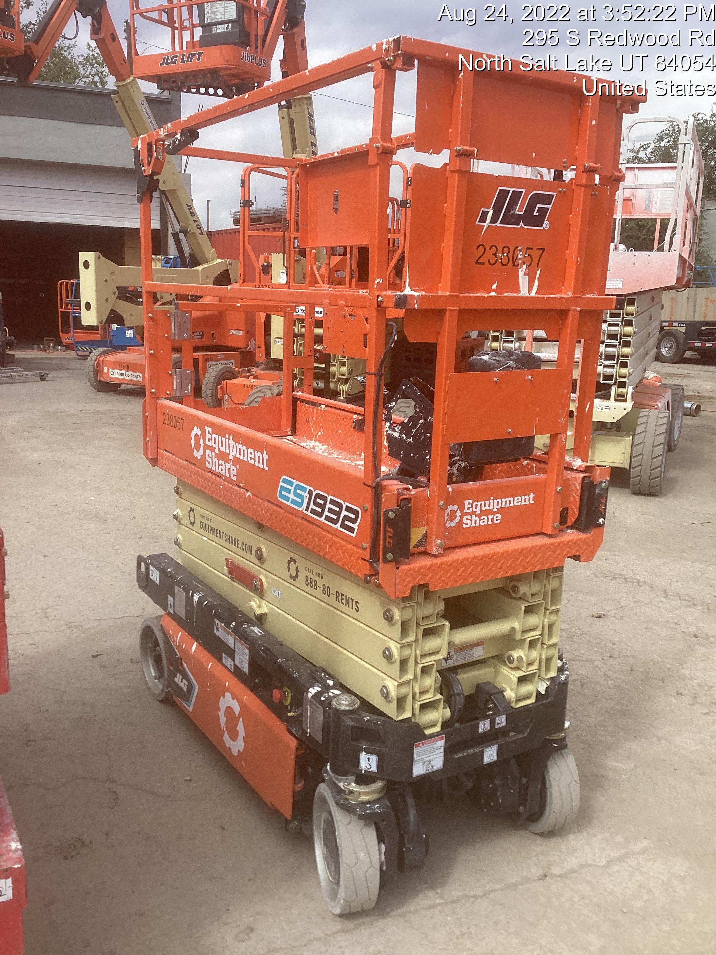 2022 JLG ES1932