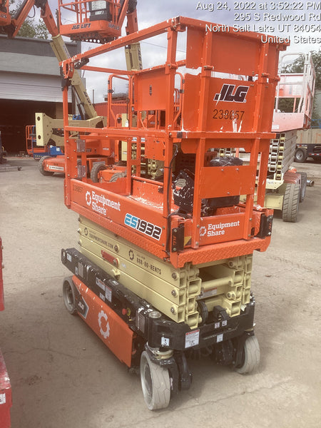 2022 JLG ES1932