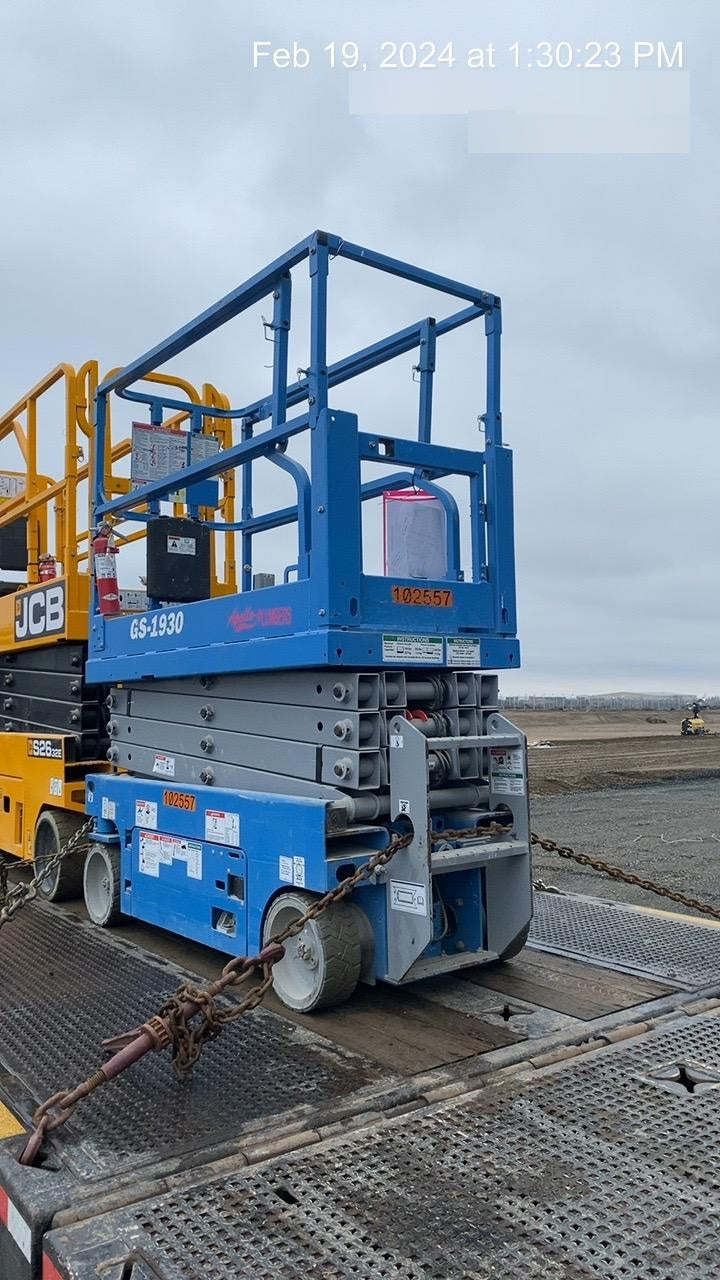 2020 Genie GS-1930 Solid Non Marking Tires, Beacon, Folding rails with half height swing gate, 800W Inverter
