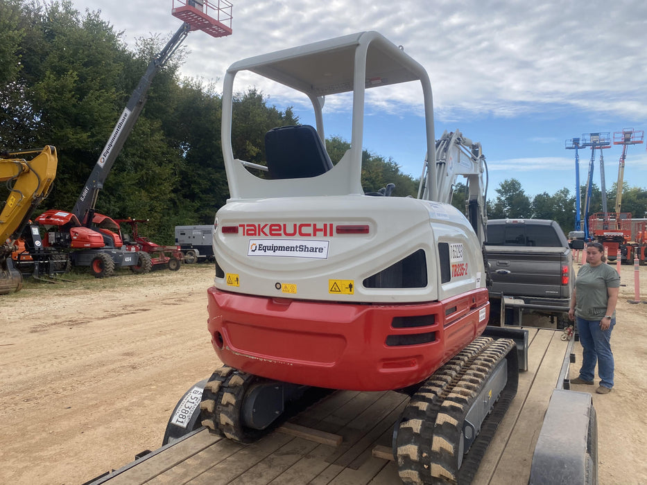 2021 TAKEUCHI TB235-2R
