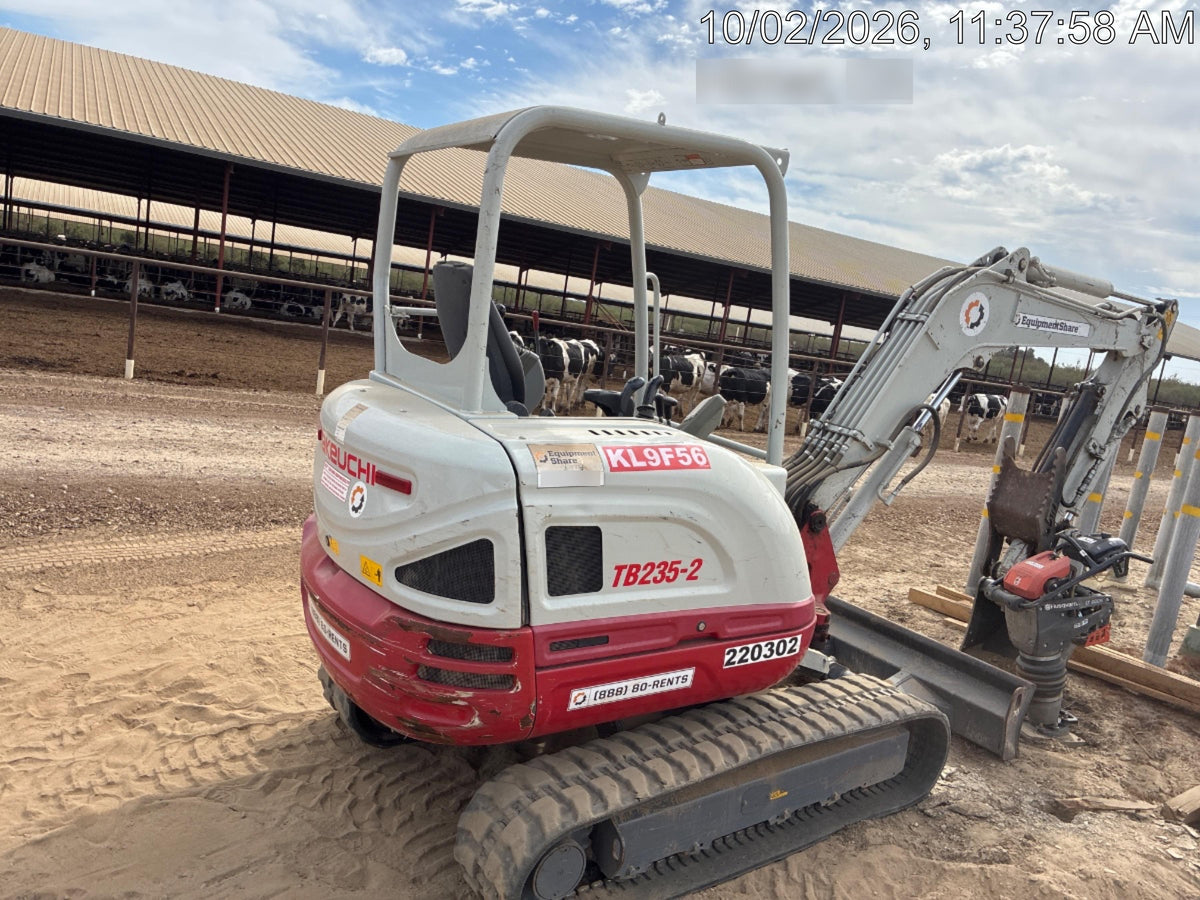 2022 TAKEUCHI TB235-2R