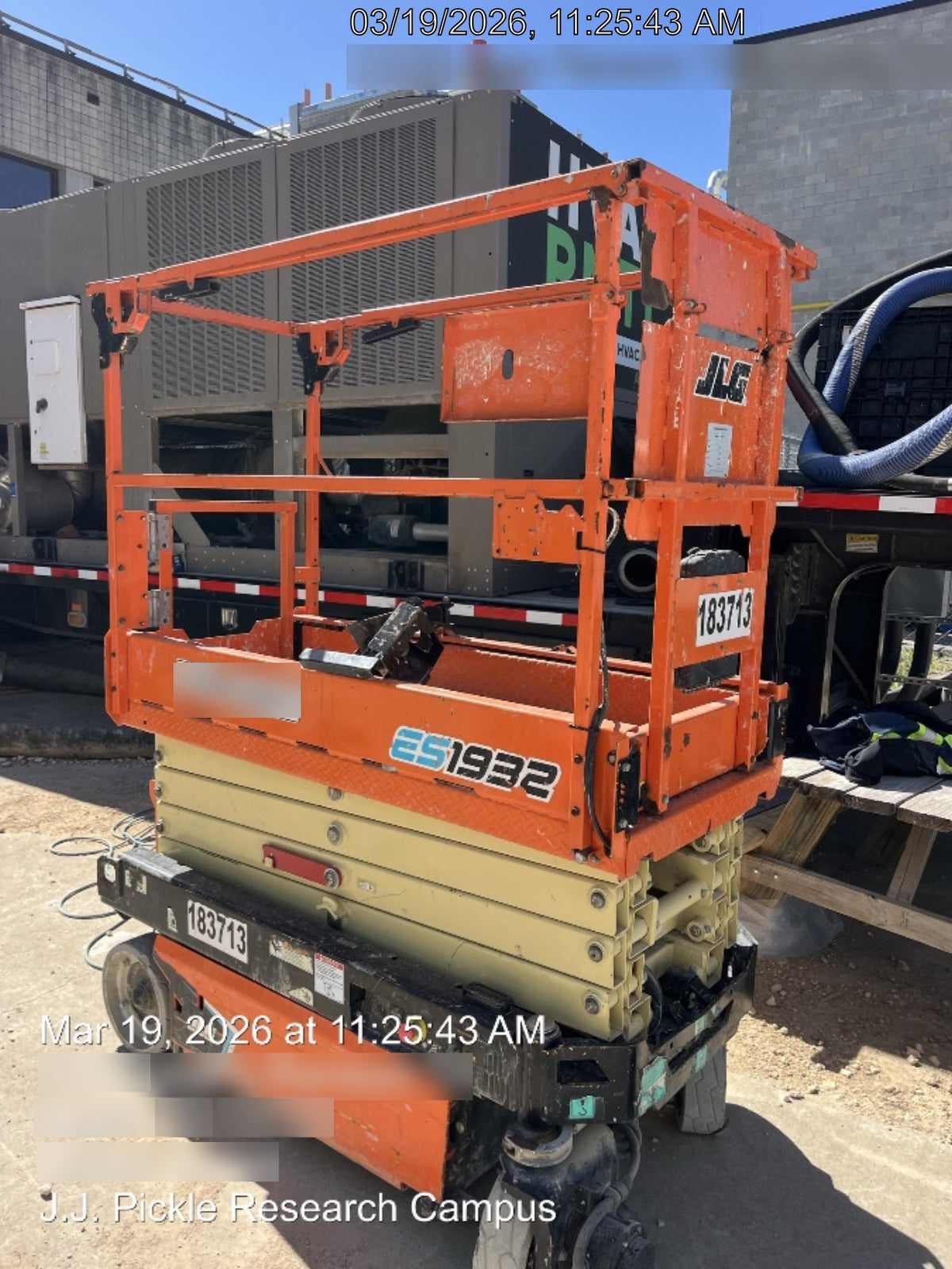 2021 JLG ES1932