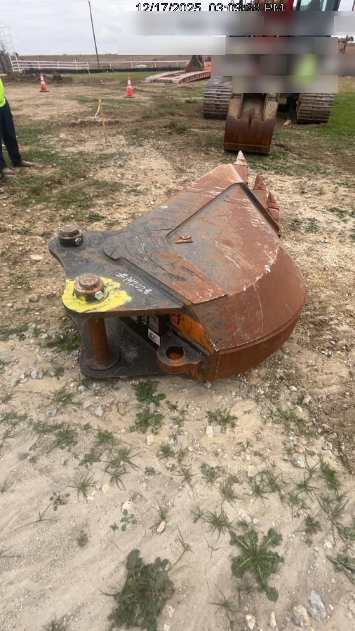 2021 ROCKLAND 30" Bucket - Rockland