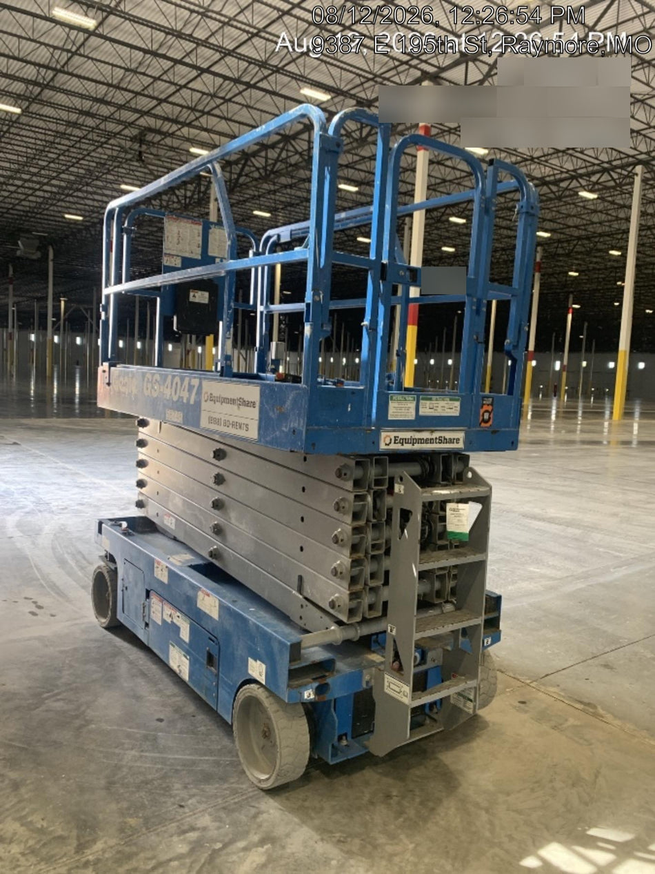 2019 Genie GS-4047 Folding rails with half height swing gate