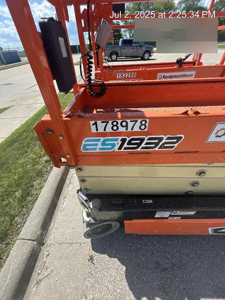 2021 JLG ES1932