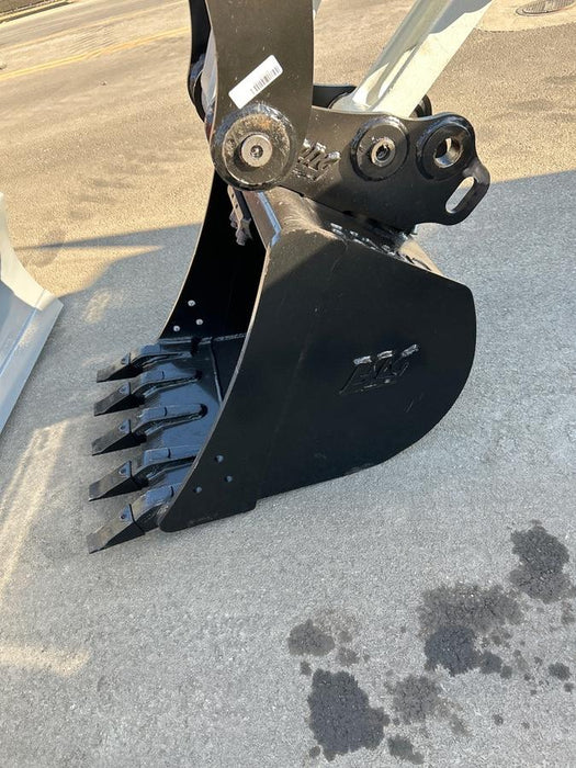 2025 TAKEUCHI 24" Bucket Takeuchi