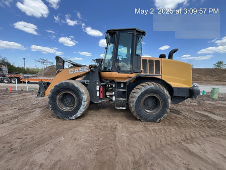 2018 Case 621G CLOSED CAB, 1 FUNCTION, JRB 416 STYLE HYD COUPLER