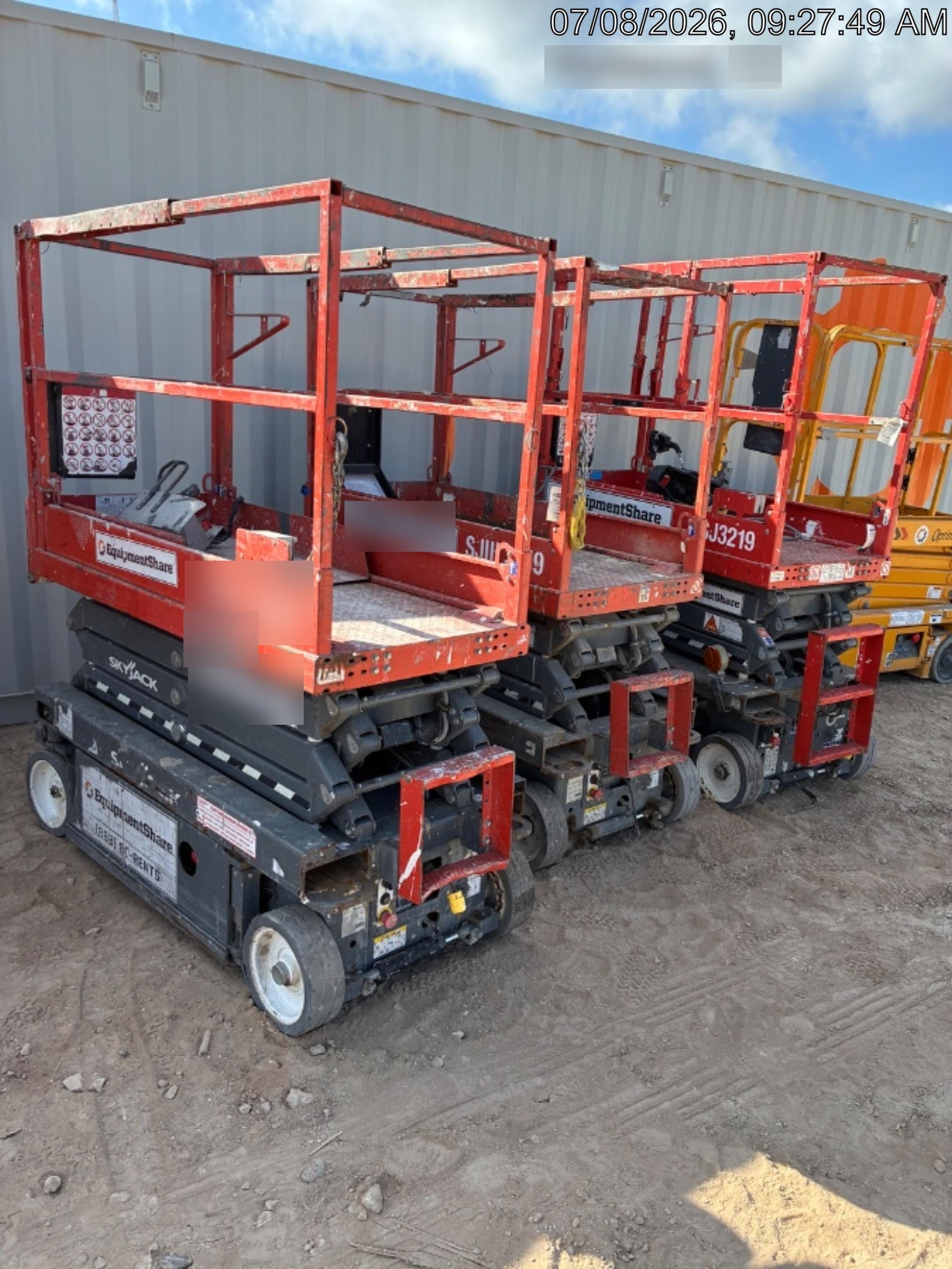 2020 Skyjack SJIII-3219 Solid NM Tires, Half height spring hinged entry gate, Dual Beacons, 800W Inverter