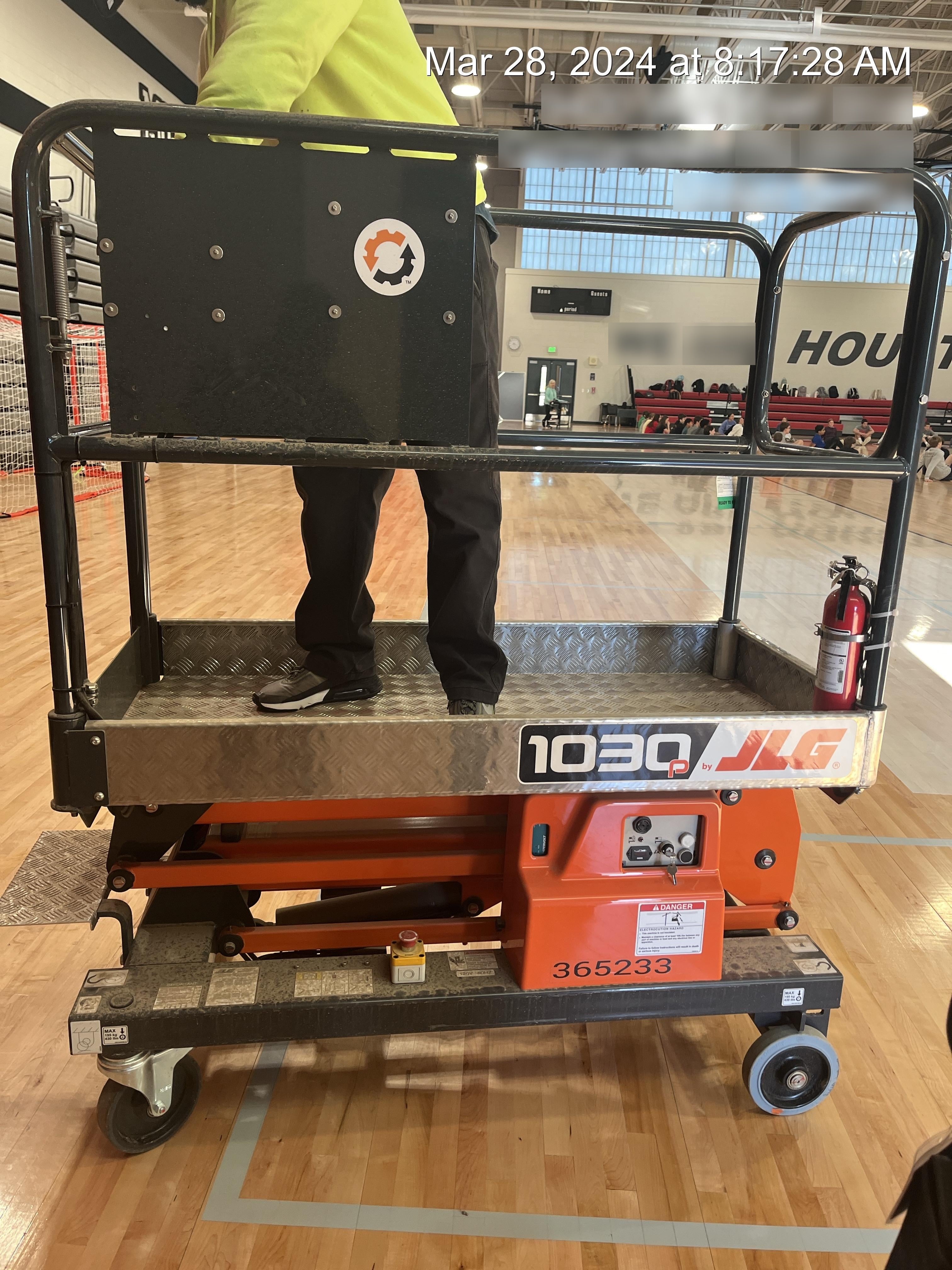 2023 JLG 1030P