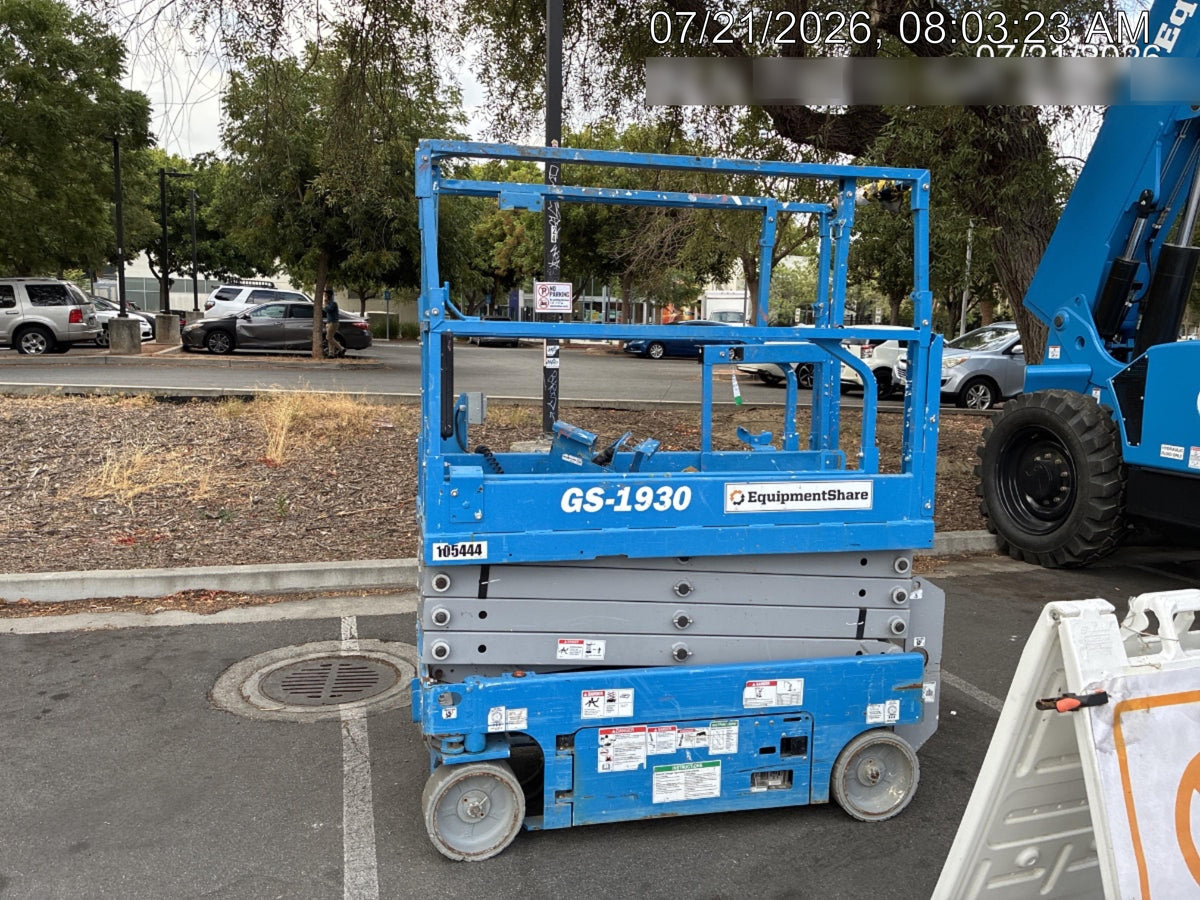 2020 Genie GS-1930 Solid Non Marking Tires, Beacon, Folding rails with half height swing gate, 800W Inverter