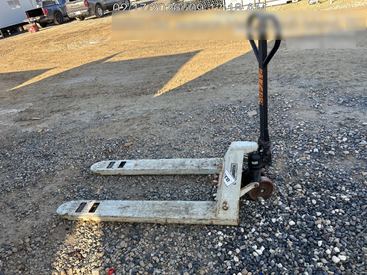 2022 ROUGHNECK 5,500lb Manual Pallet Jack - Roughneck
