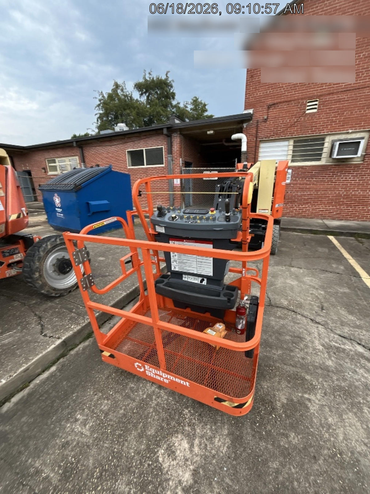 2025 JLG E300AJP