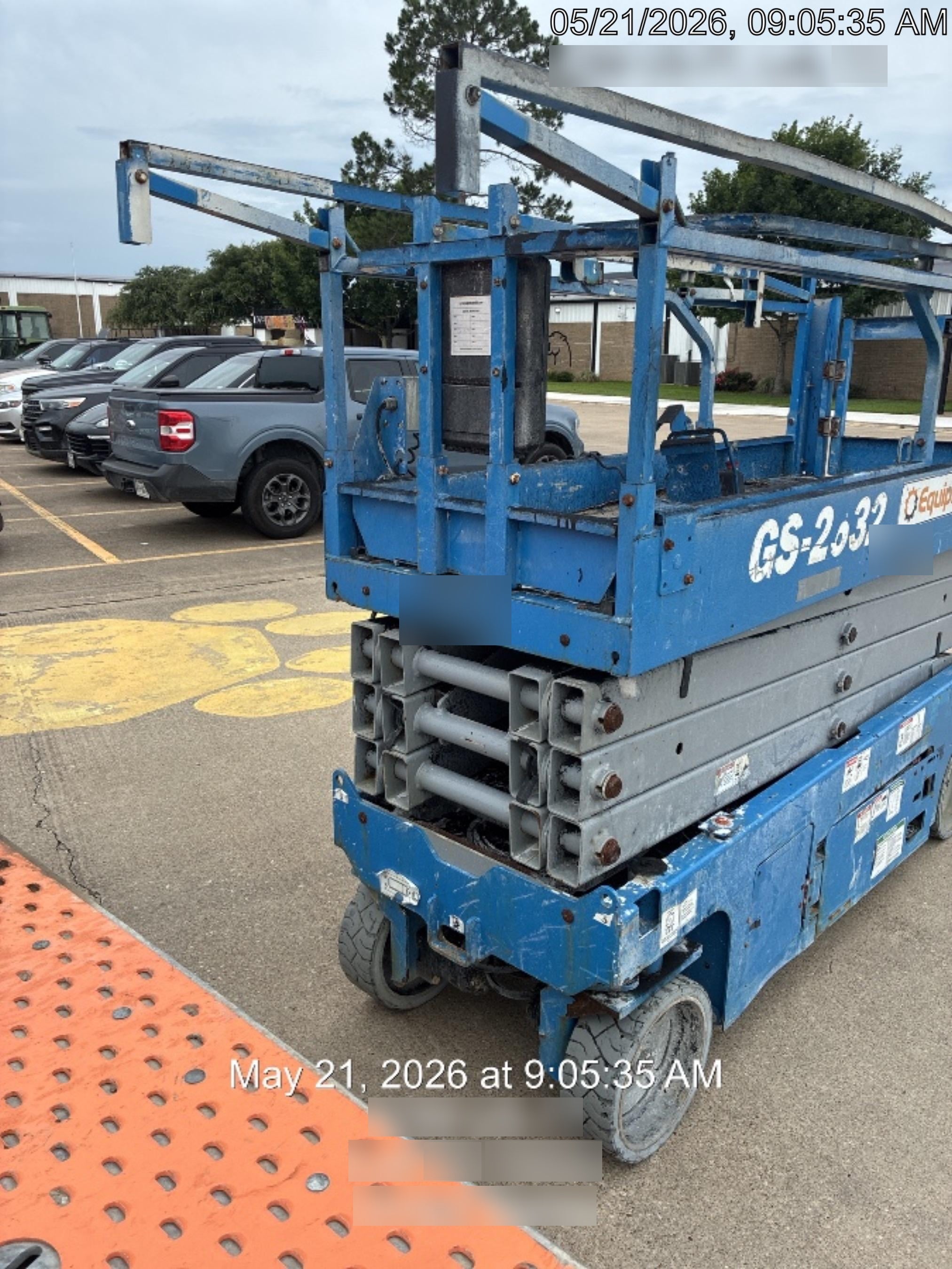 2019 Genie GS-2632 Folding rails with half height swing gate