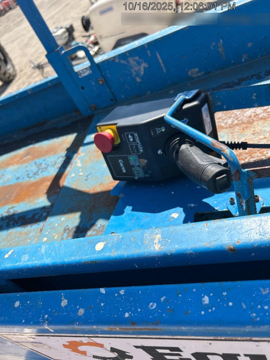 2019 Genie GS-2632 Folding rails with half height swing gate