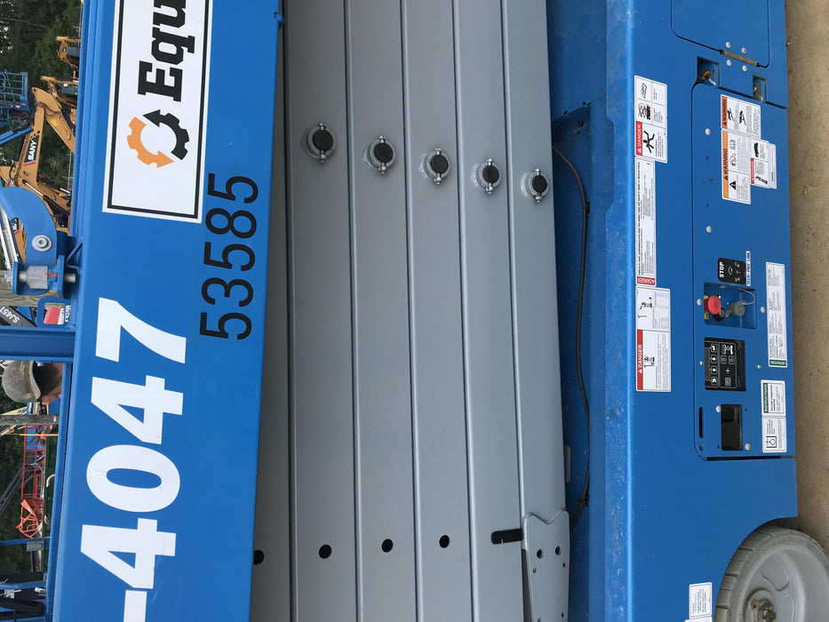 2019 Genie GS-4047 Folding rails with half height swing gate