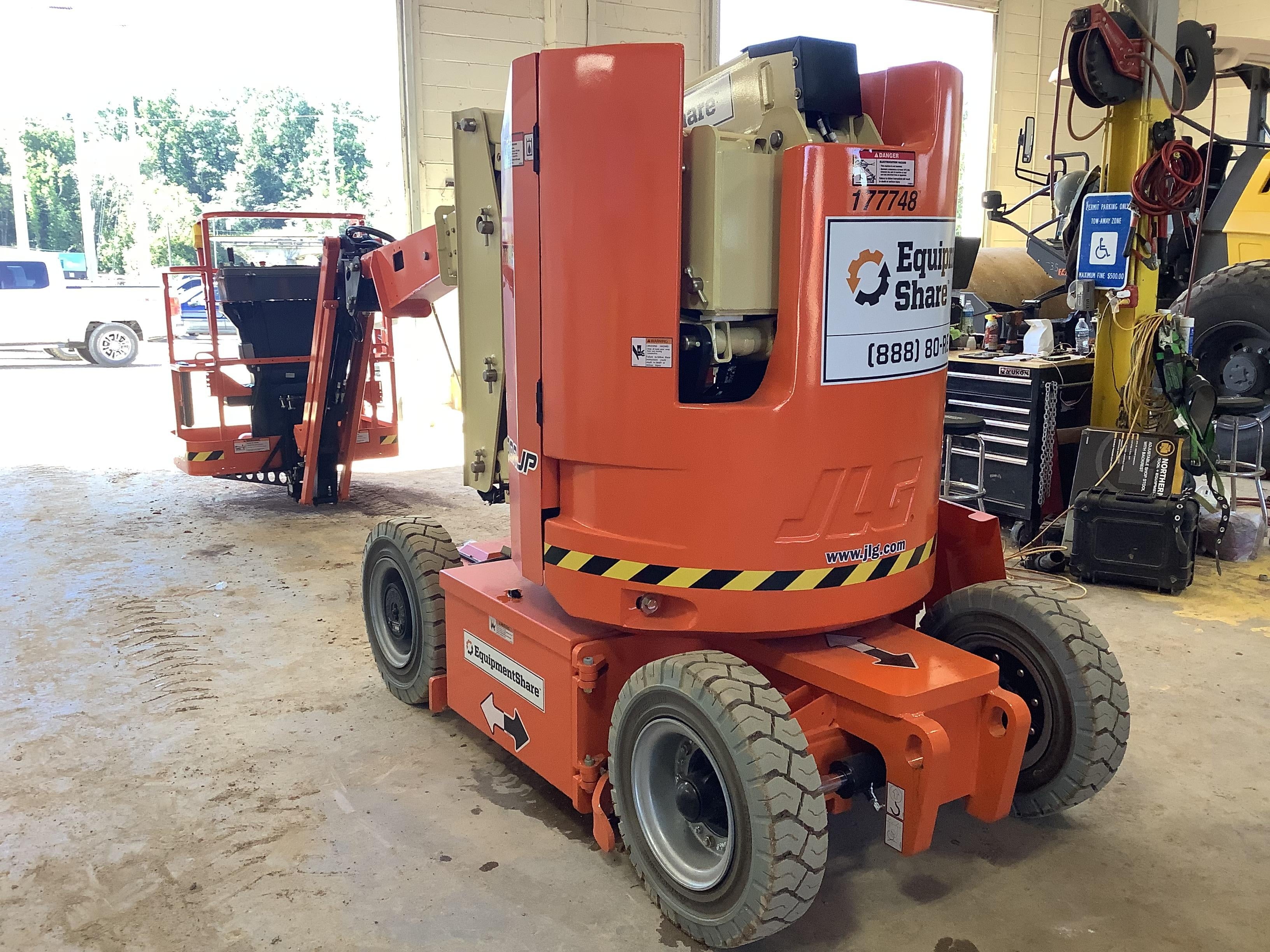 2021 JLG E300AJP