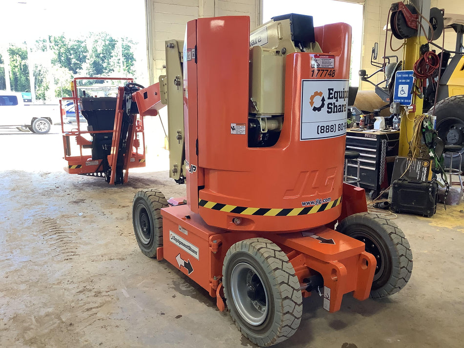 2021 JLG E300AJP