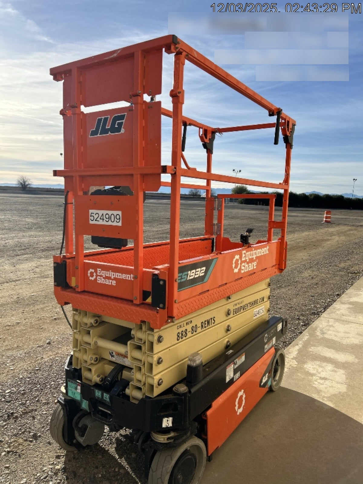 2025 JLG ES1932