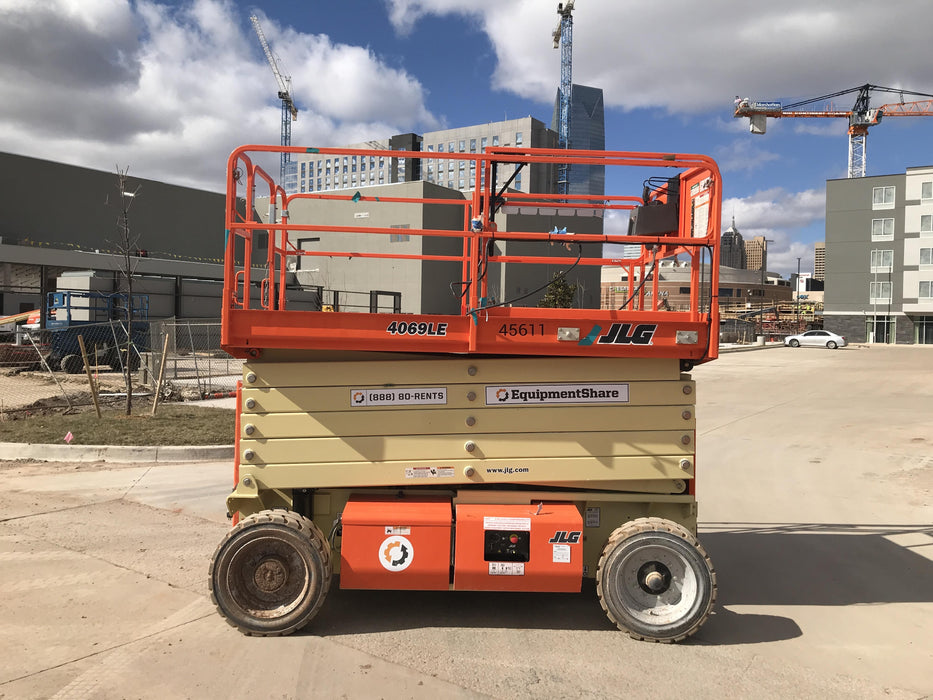 2019 JLG 4069LE