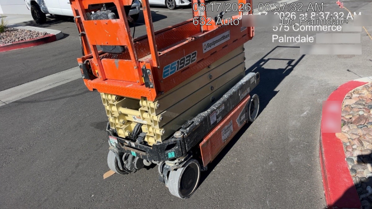 2022 JLG ES1932