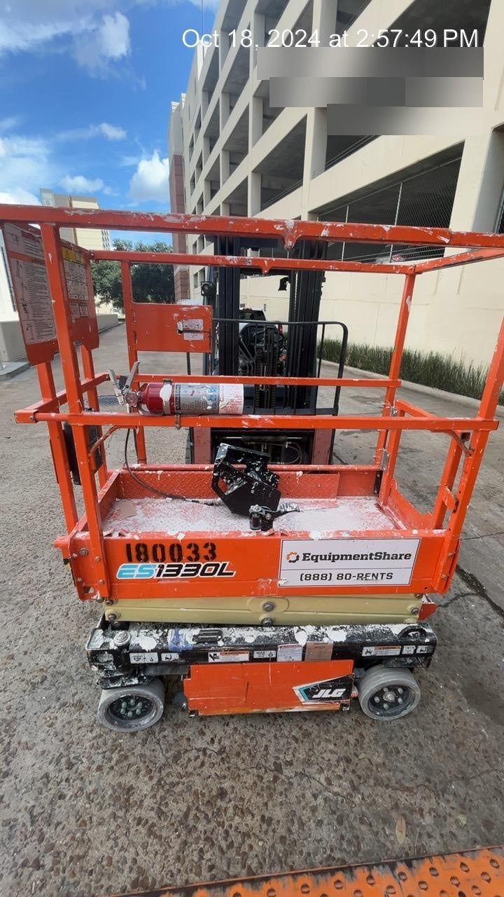 2021 JLG ES1330L