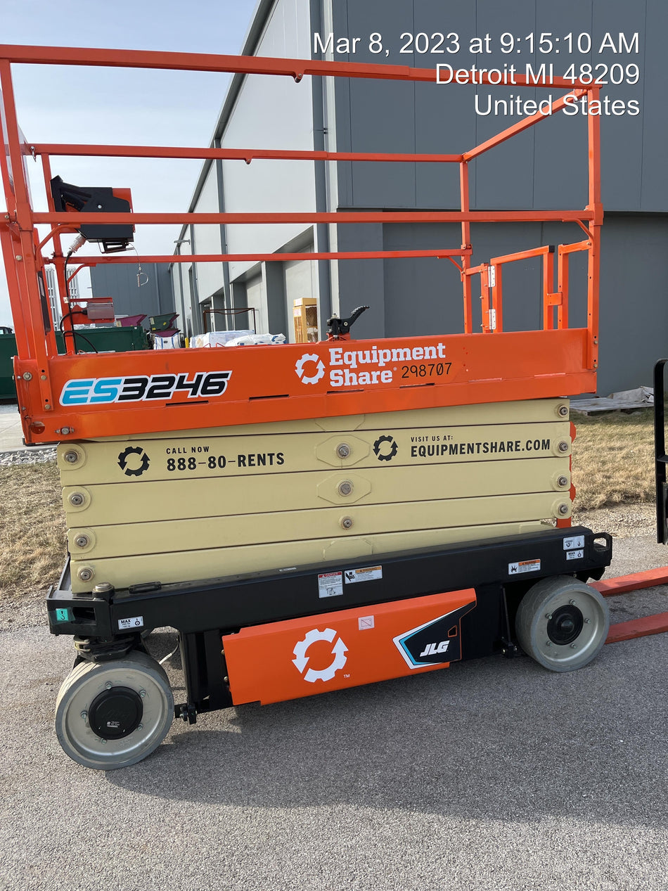 2023 JLG ES3246