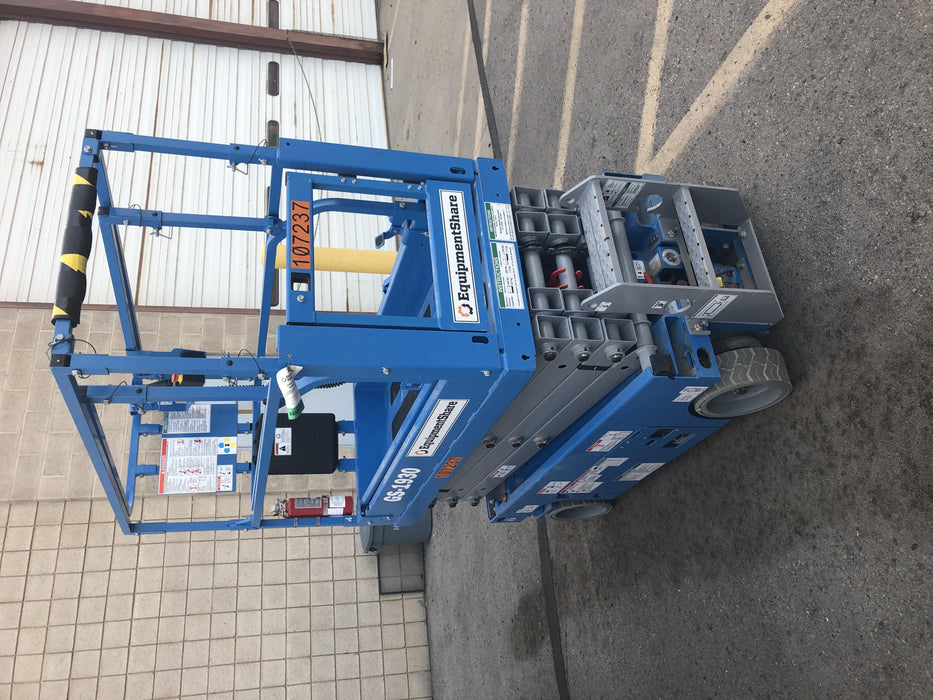 2020 Genie GS-1930 Solid Non Marking Tires, Beacon, Folding rails with half height swing gate, 800W Inverter