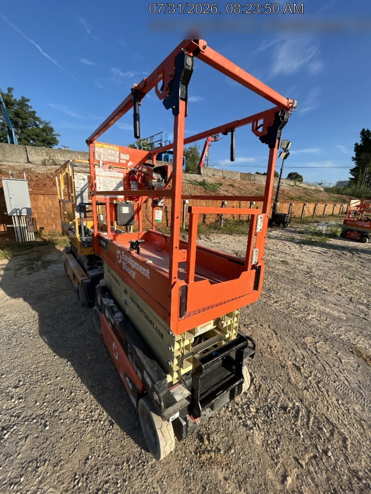 2025 JLG ES1932