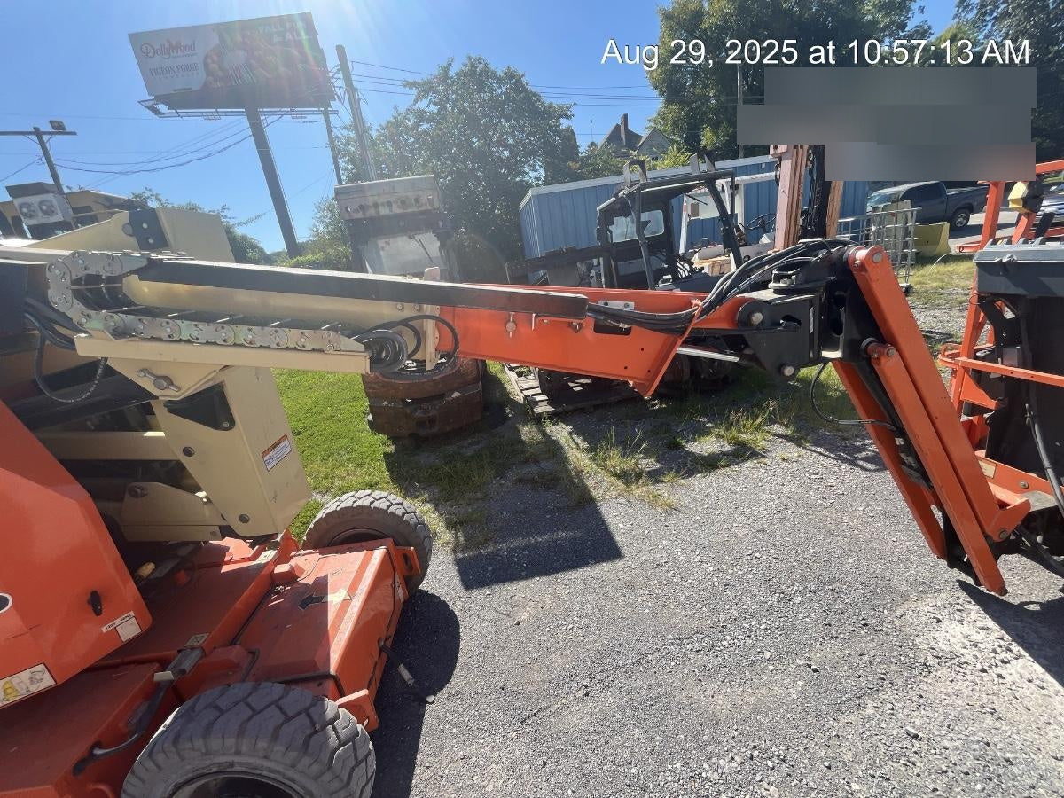 2019 JLG E300AJP