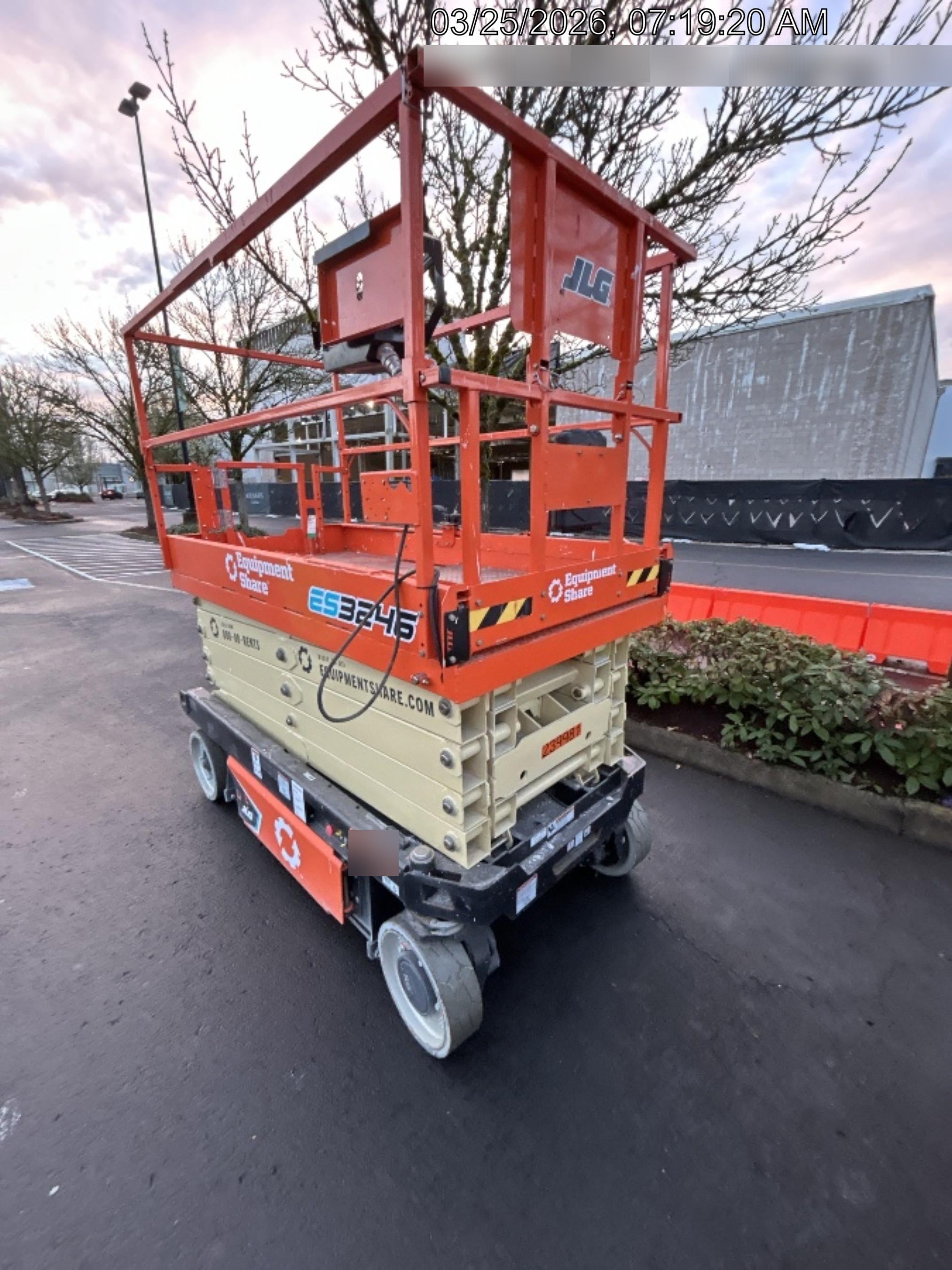 2022 JLG ES3246