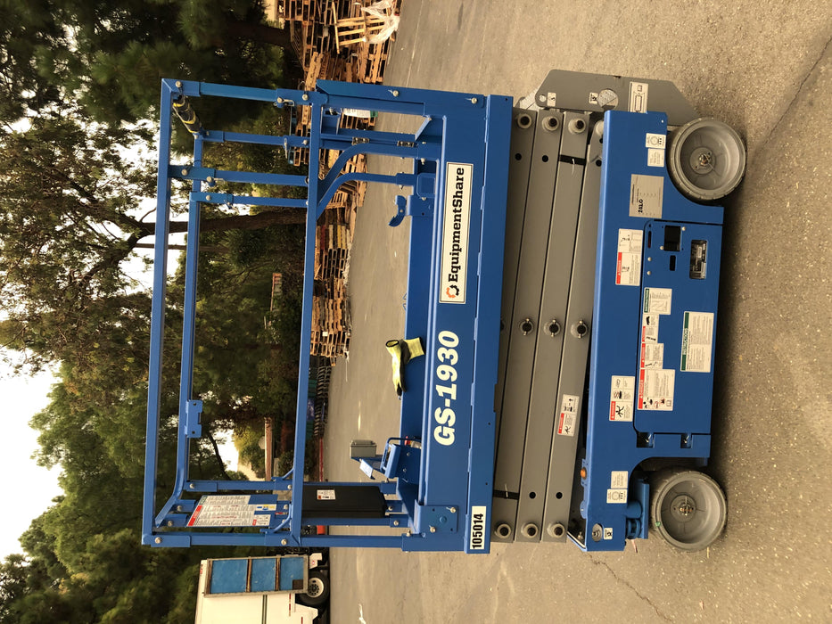 2020 Genie GS-1930 Solid Non Marking Tires, Beacon, Folding rails with half height swing gate, 800W Inverter