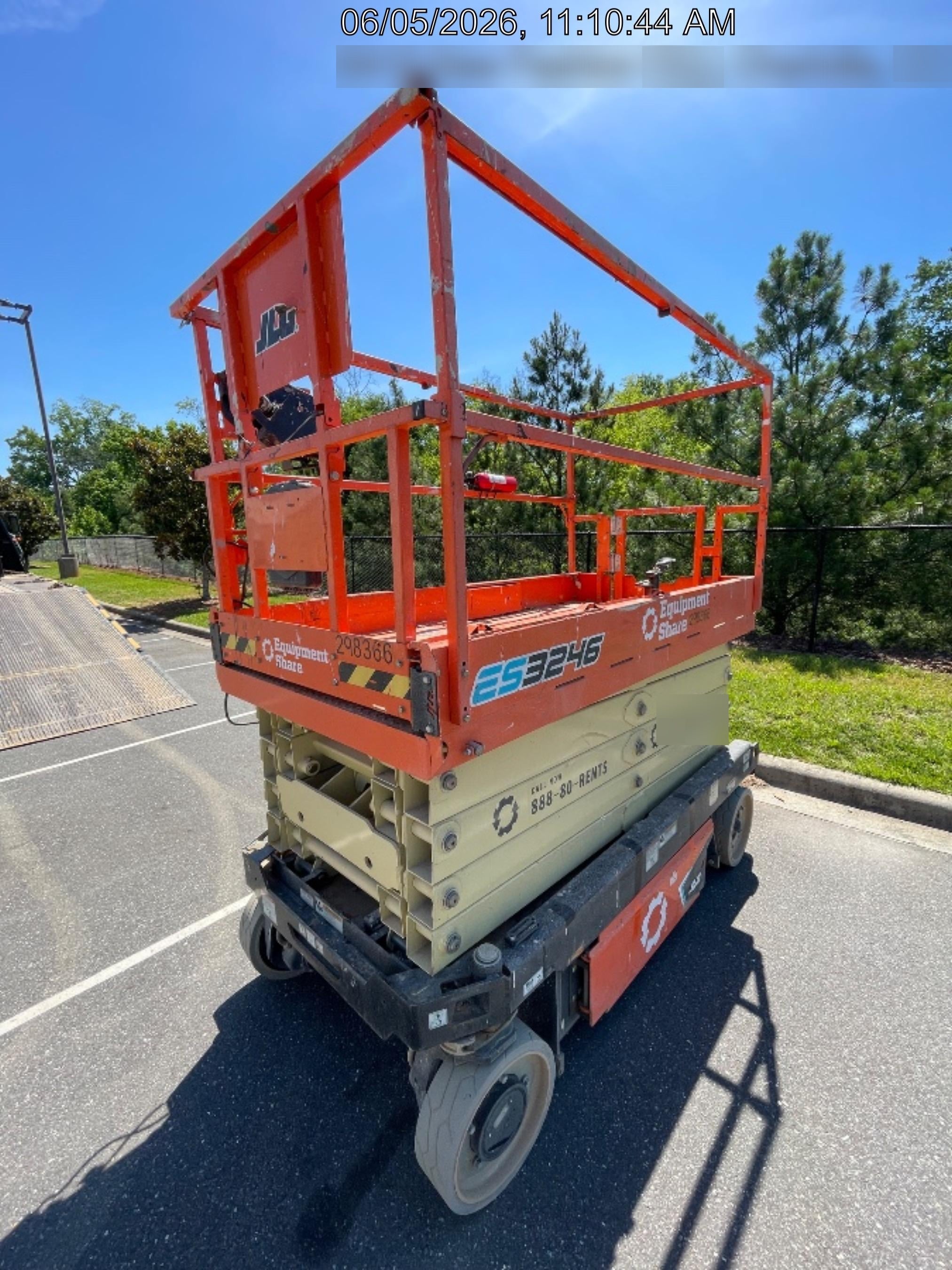 2023 JLG ES3246