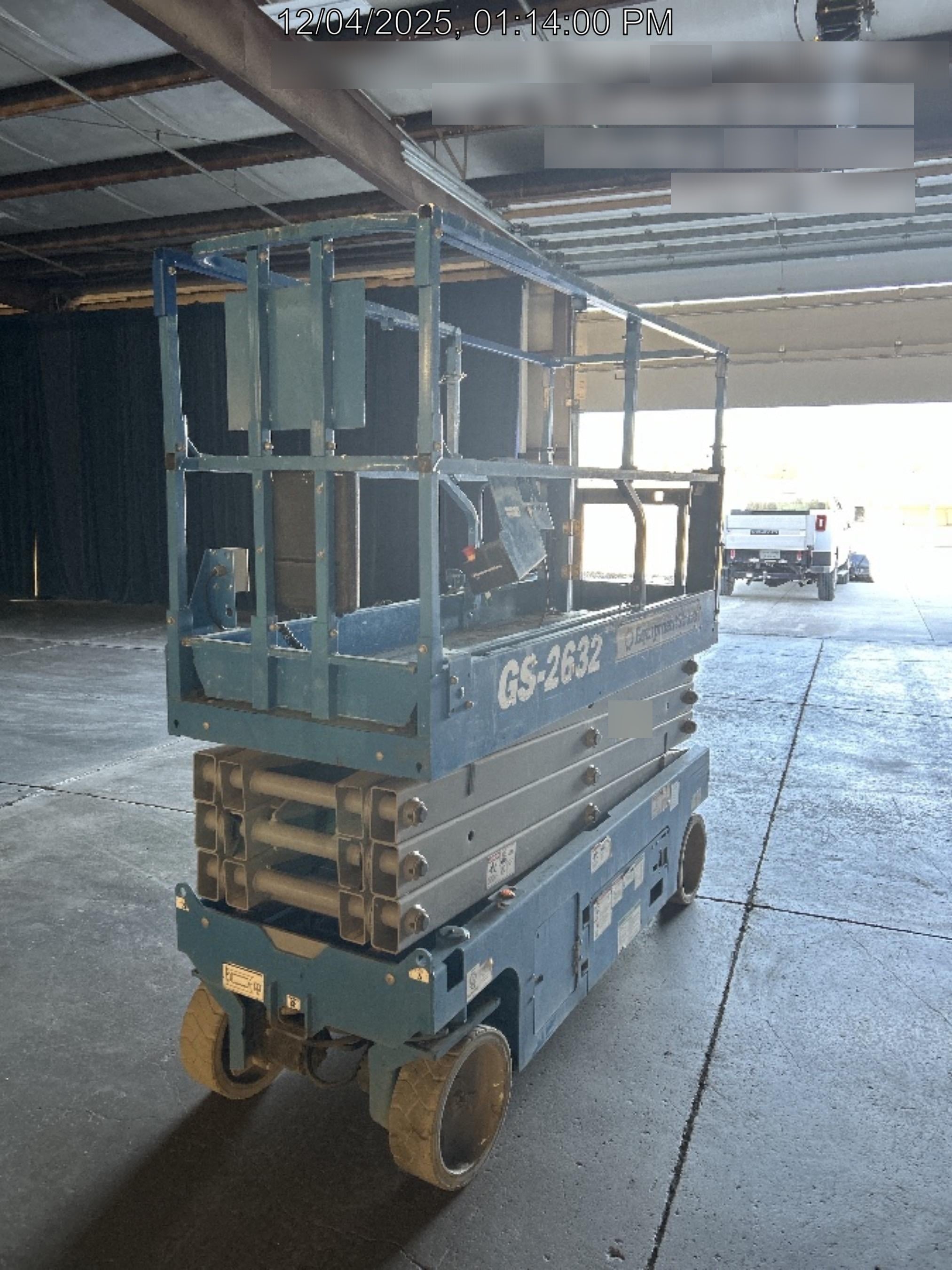 2019 Genie GS-2632 Folding rails with half height swing gate