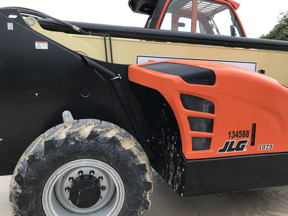 2021 JLG 1075