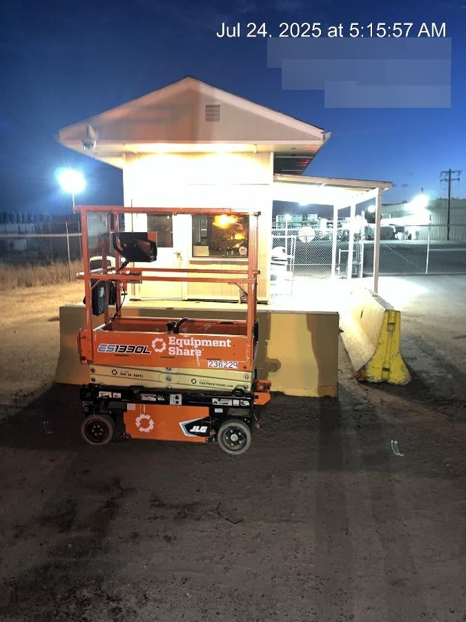 2022 JLG ES1330L