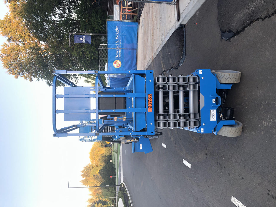 2020 Genie GS-3232 Standard, Folding half height swing gate, 800W Inverter