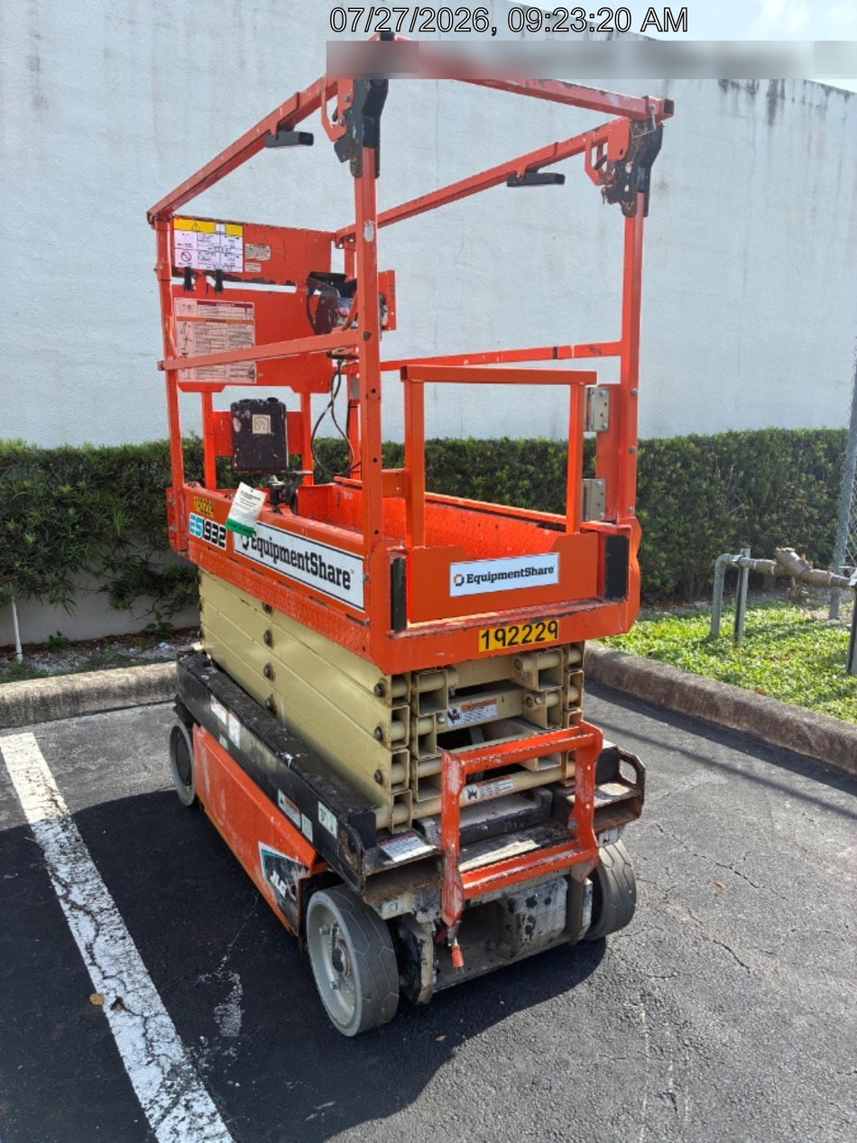 2021 JLG ES1932