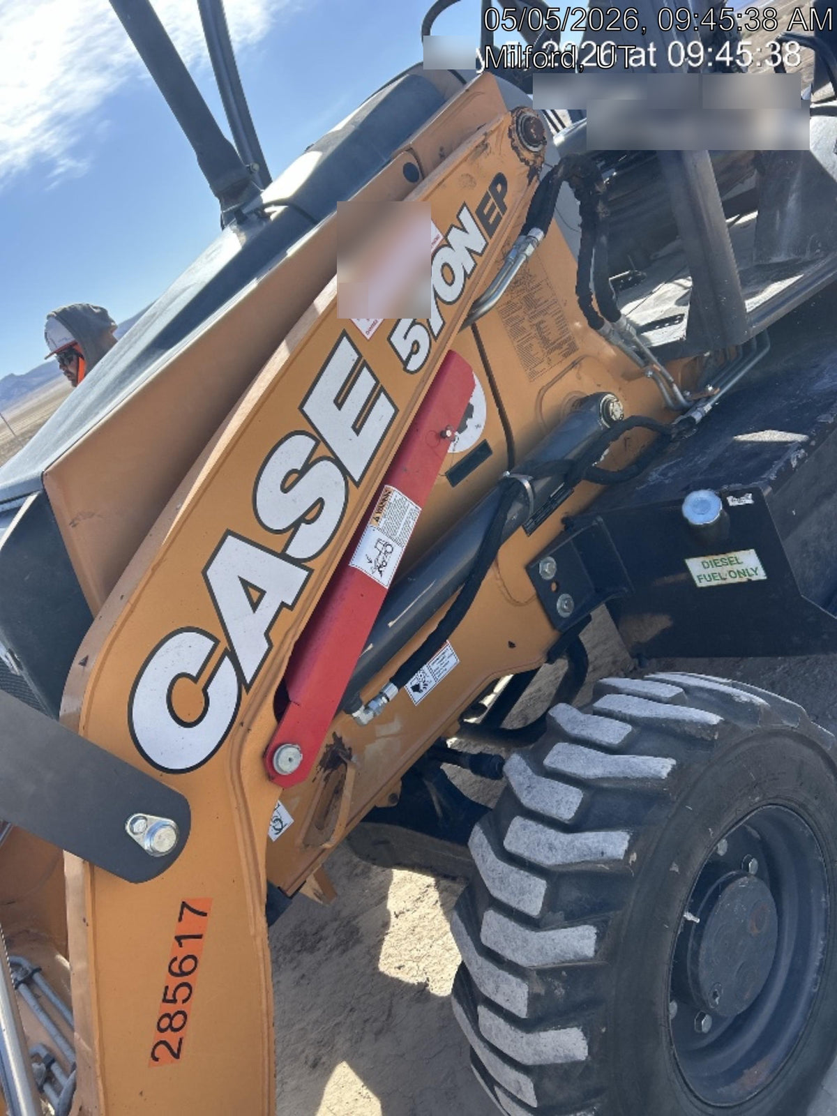 2023 CASE 570N EP