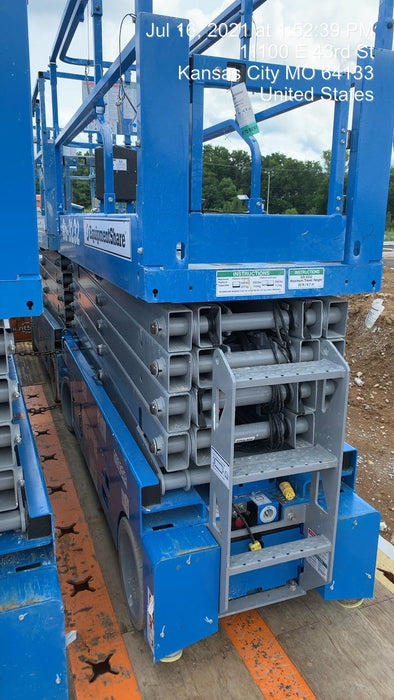 2020 Genie GS-3232 Standard, Folding half height swing gate, 800W Inverter